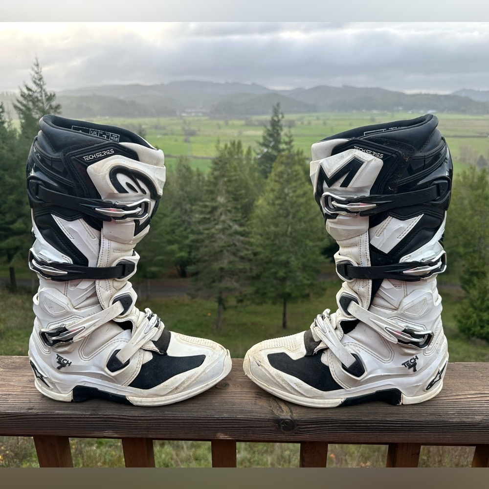 Alpinestars Black and White Tech 7 Boots. Size 7